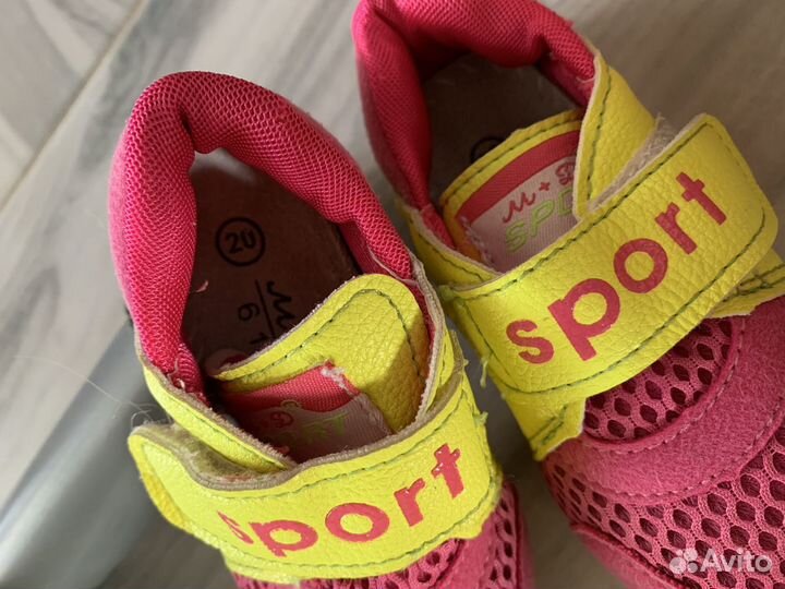 Кроссовки для девочки