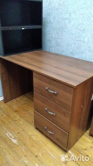 Стол офисный, шкаф