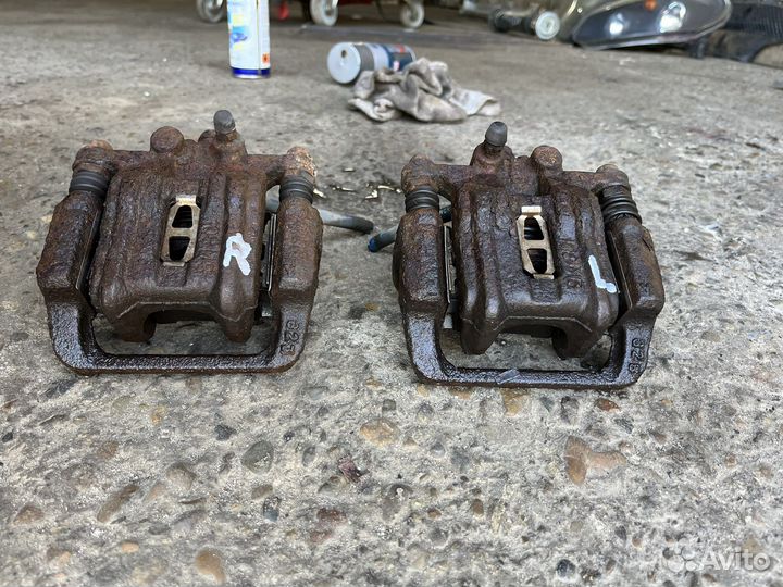 Суппорт задний правый левый Honda CR-V 2