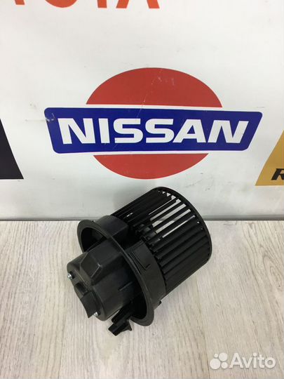 Вентилятор мотор печки отопителя Nissan terrano D1