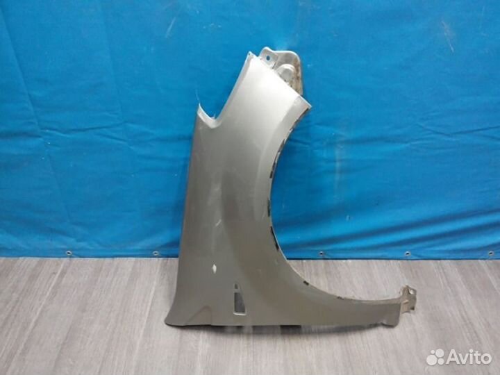 Крыло переднее правое Рено Сандеро 2008 - 2014