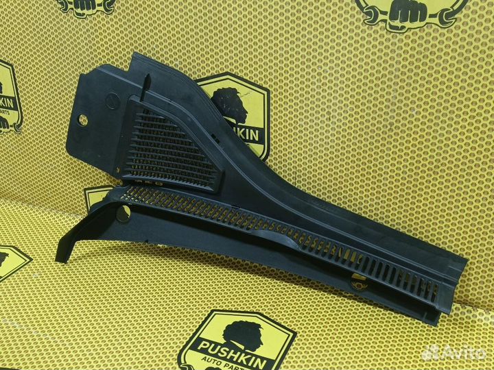 Водосток лобового стекла жабо левый Volkswagen