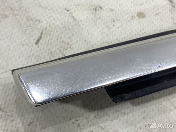 Молдинг стекла передний правый хромир. Audi Q3 8U