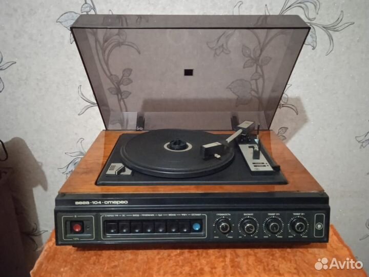 Виниловый проигрыватель СССР
