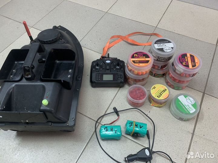 Прикормочный кораблик для рыбалки