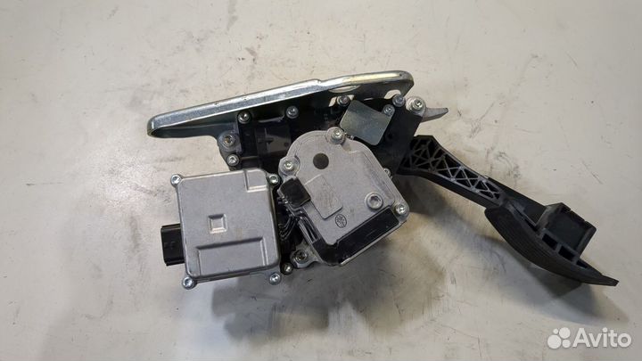 Педаль газа Infiniti QX56, 2011