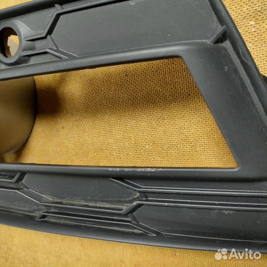 Решетка пер бампера лев Skoda Octavia A8 Ориг