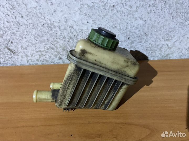 Бачок гидроусилителя Volkswagen Touareg 1