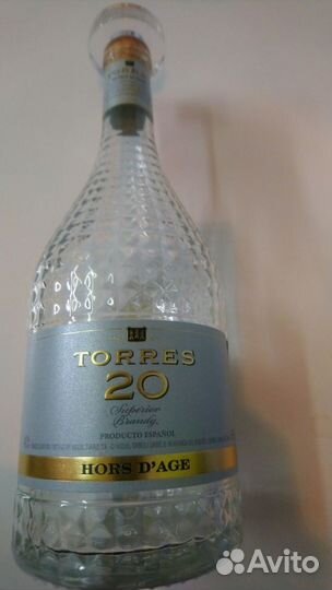 Бутылка из под бренди Torres 20 лет