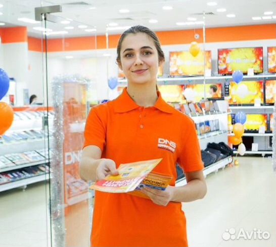 Раздача листовок промоутер