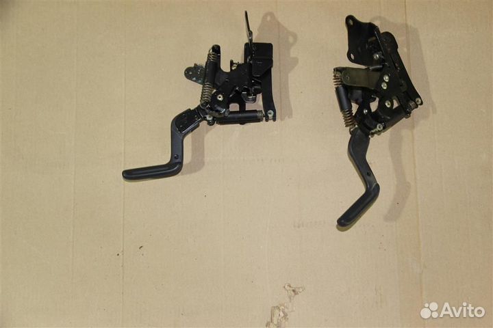 Фиксаторы полки багажника Toyota Caldina st210 19