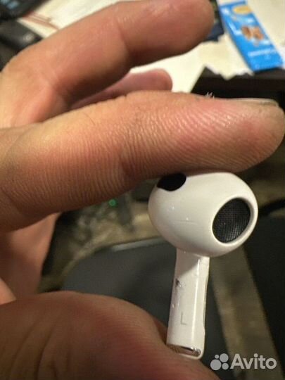 Правый наушник airpods 3