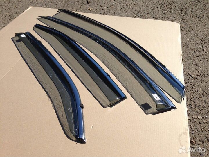 Camry 40 Ветровики с хром вставками Y5YL1