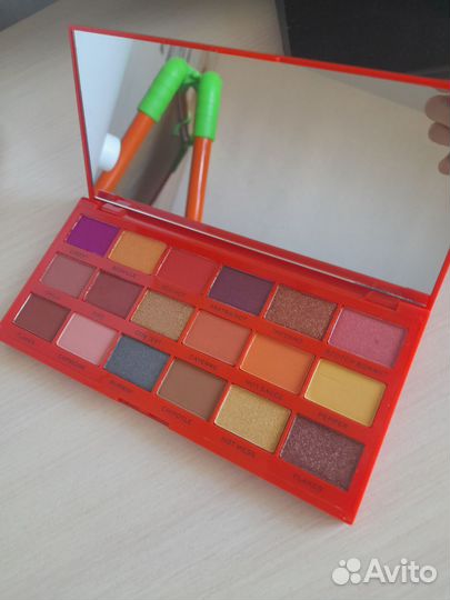 Палетка теней revolution(новая)