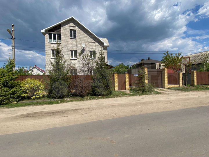 Коттедж 280 м² на участке 16 сот.