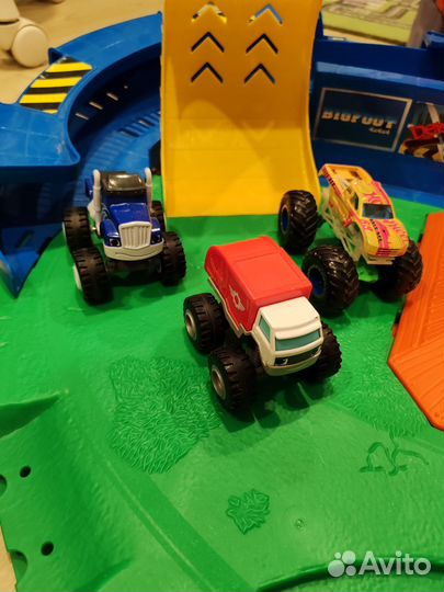 Hot wheels Монстр-трак Вулкан