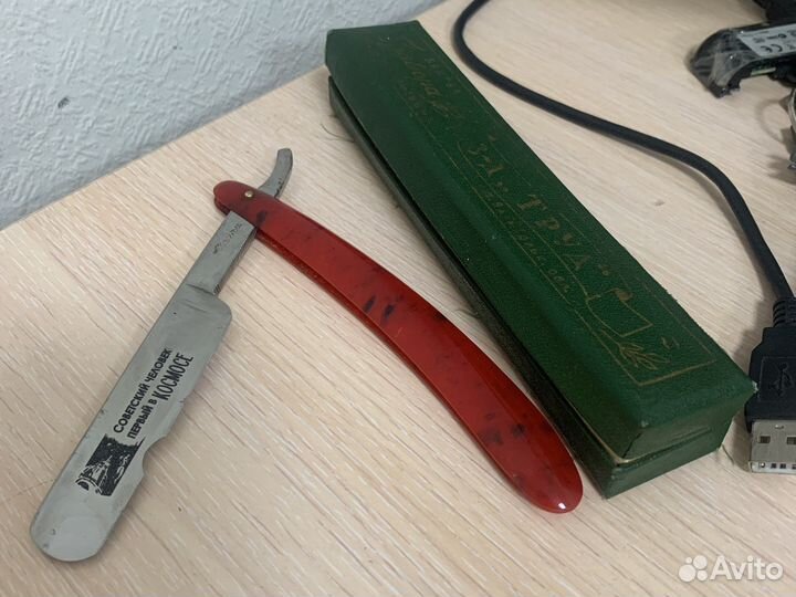 Опасная бритва гравюра первый человек в космосе