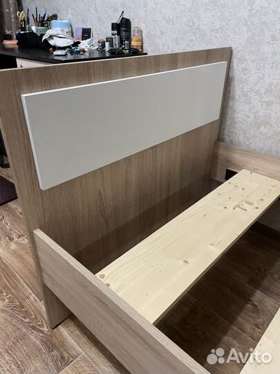 Кровать с матрасом 90*200