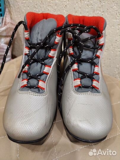 Лыжные ботинки