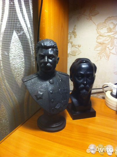 Бюст Сталина