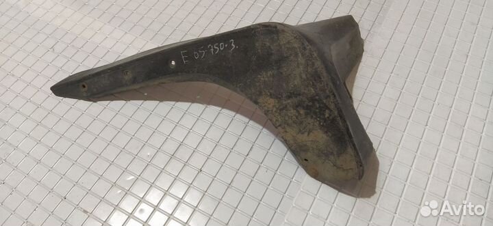 Брызговик задний правый BMW 7 E65