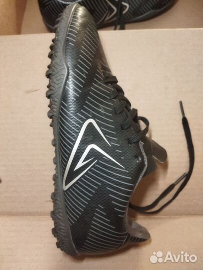 Бутсы сороконожки 36 размер Demix