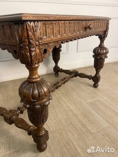 Антикварный рабочий стол со стулом