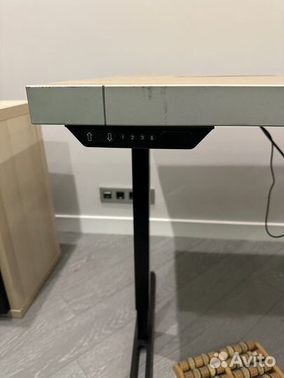 Компьютерный стол с электроприводом tabularasa