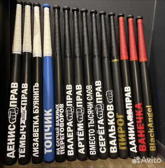 Бейсбольная бита с надписью