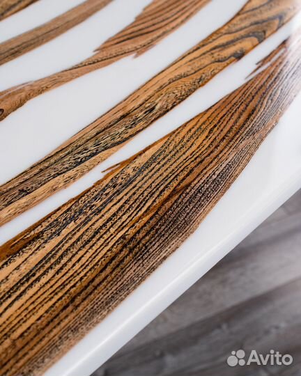 Стол из эпоксидной смолы