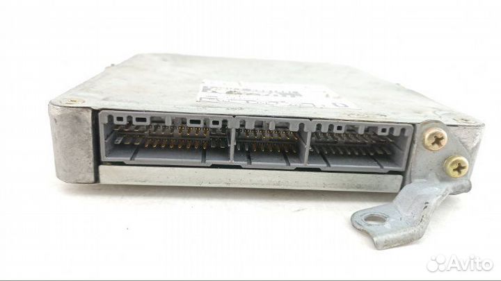 Блок управления двигателем Toyota Granvia KCH10