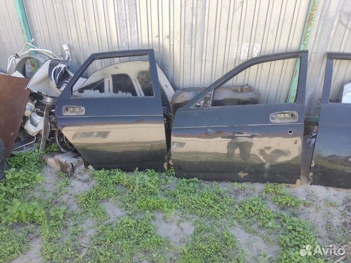 Дверь левая,правая передняя priora