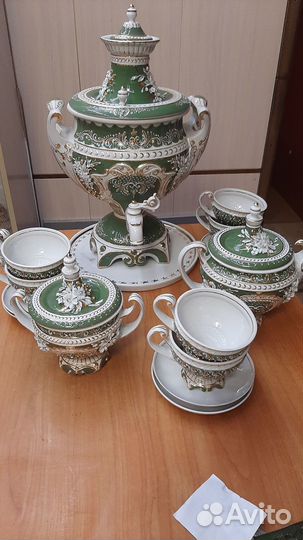 Самовар форфоровый с чайным сервизом