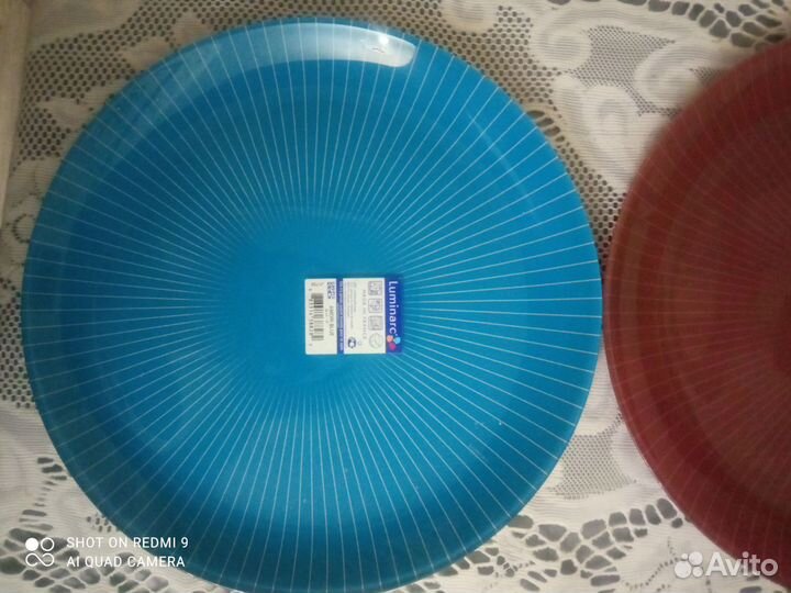 Тарелки, графин, чайник. Рюмки