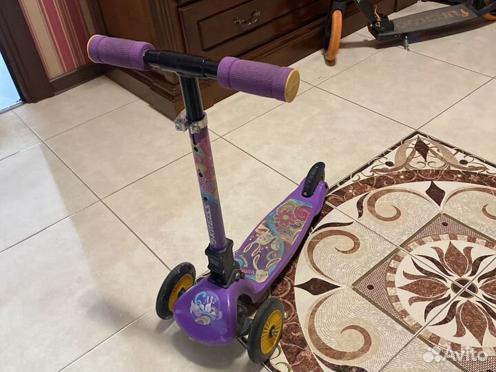 Самокат трехколесный