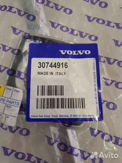 Volvo S40 молдинг решетки радиатора рестайлинг