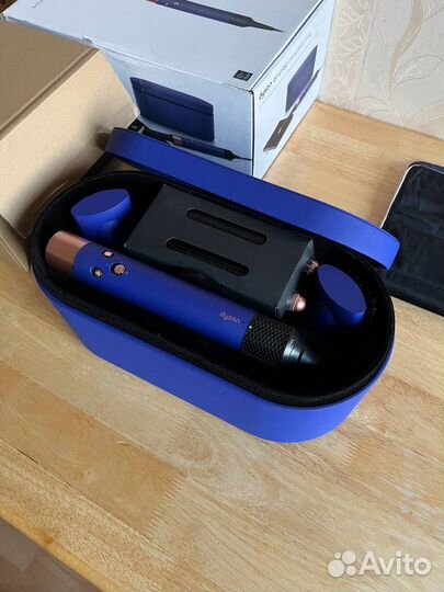 Стайлер Dyson HS05 (дорожная сумка в комплекте)