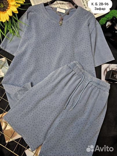 Костюм новый со стразами