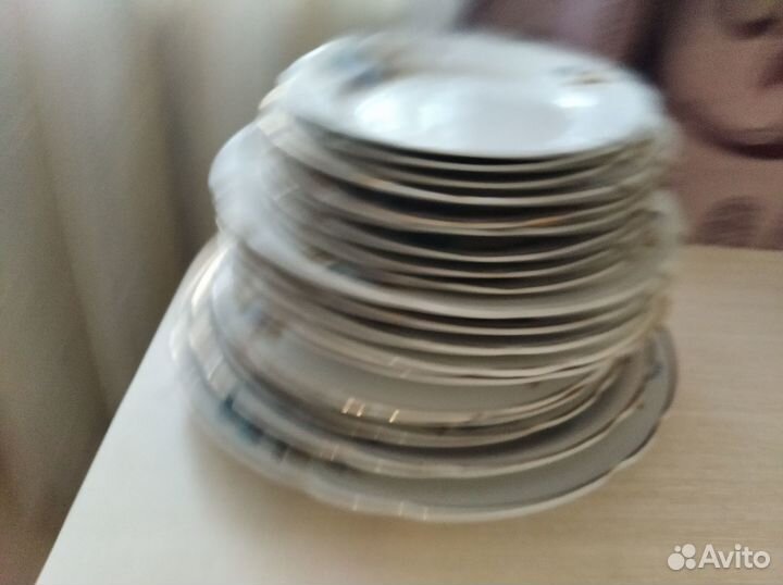Салатники новые и набор сервиза остатки