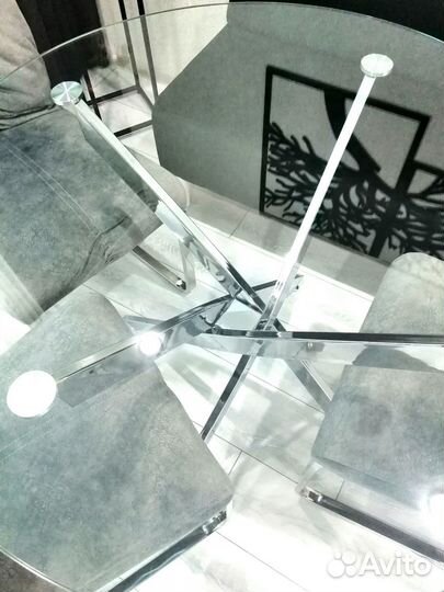 Продам кухонный стол и 3 стула