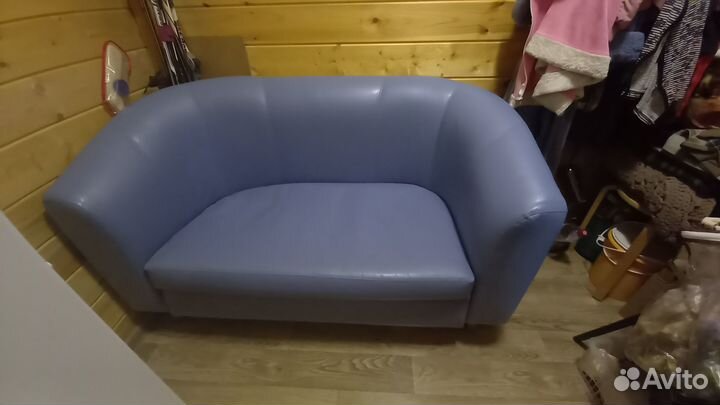 Кожаный диван
