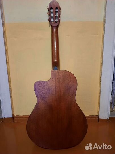 Классическая гитара с подключением