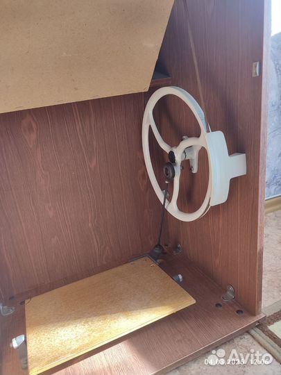 Бытовая швейная машинка 