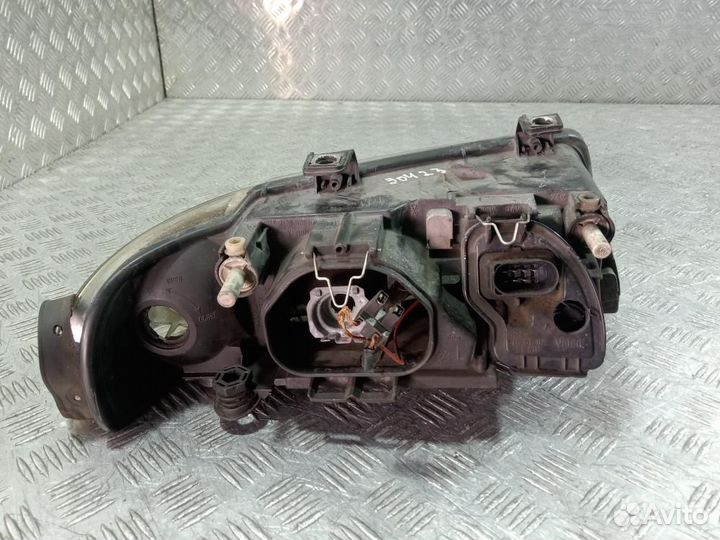 Фара Audi A4 B5 (1994-2001)