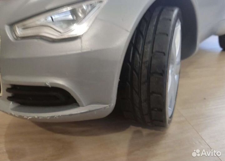 Машинка-каталка Audi