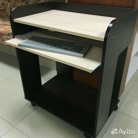 Стол компьютерный небольшой