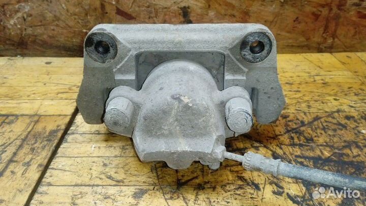 Суппорт передний правый Bmw X3 F25 2.0 2010-2017