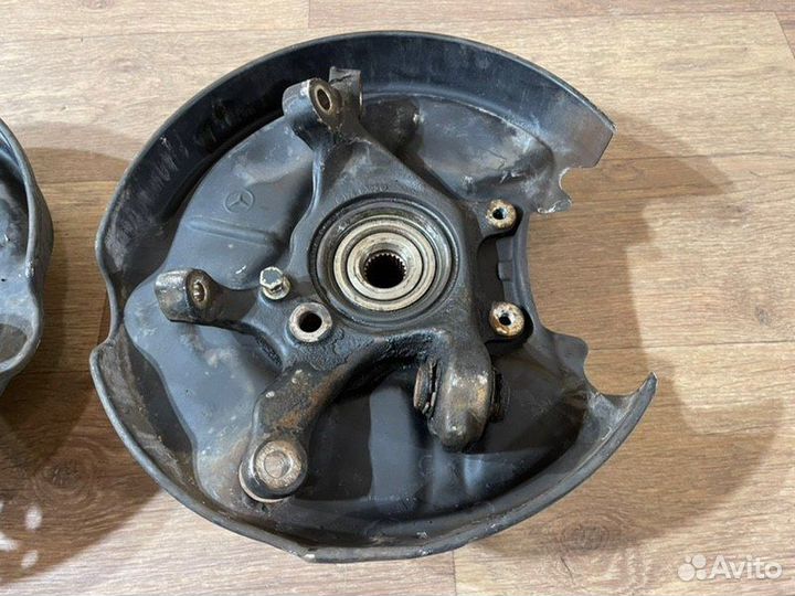 Кулаки задние Mercedes-Benz E320 S124 104.992 1994