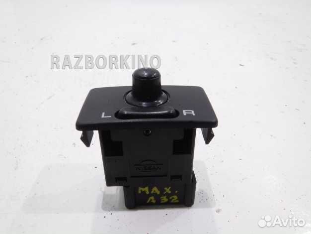 Кнопка регулировки зеркала 2557031U10