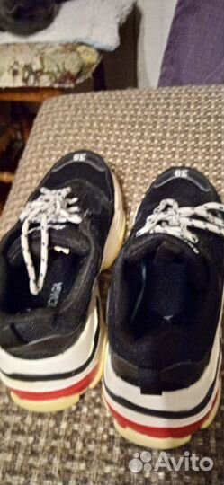 Кроссовки женские